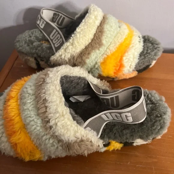 UGG Fluff Yeah Slide Cali Collage
Sheepskin Sandals Womens Sz 10
Elastic Strap - Picture 5 of 9